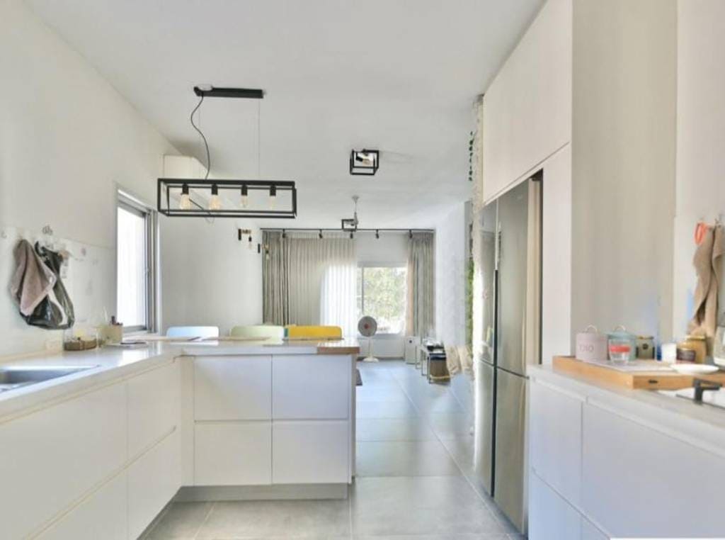 אברהם קרן 15, כפר סבא